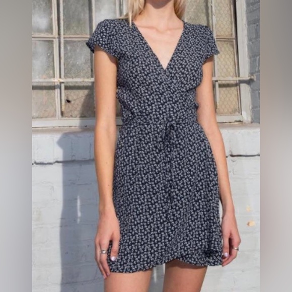 Brandy Melville Brandy Melville wrap dress | Sz: S | Color: blue White